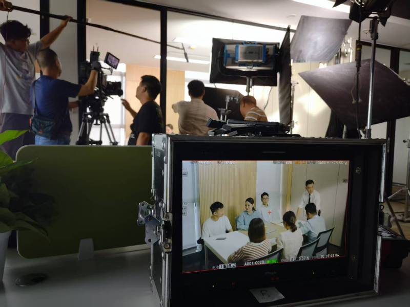 范县TVC拍摄公司：科技产品视觉化大师，诠释未来感与功能美学